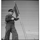 Premier maître à bord d'un chalutier de la marine marchande réquisitionné par la Marine nationale en qualité de dragueur de mines.