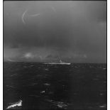Vue tribord du croiseur Georges Leygues en mer.