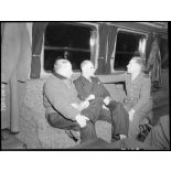 Entretien entre le général Bouscat, Charles Tillon et le général Piollet dans le train qui les amène à Pau.