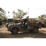 Déploiement de l'opération de la force européenne EUFOR Tchad/RCA (République centrafricaine) : véhicules légers Steyr-Puch des forces spéciales autrichiennes sur le camp capitaine Michel Croci.