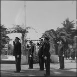 Salut du général Frandon et d'autorités militaires aux soldats de La Redoute (Alger) lors d'une prise d'armes.