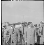 Monsieur Bourgès-Maunoury et monsieur Max Lejeune en visite dans la base aérienne 140 de Blida.