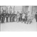 [Sortie de généraux du Palais de Versailles à l'occasion de la signature du traité de paix, le 28 juin 1919.]