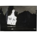 [Pèlerinage international militaire de Lourdes, 1958. Une Vierge illuminée.]