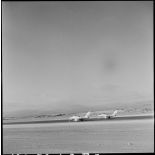 Le décollage de deux F-84F Thunderstreak sur la base aérienne d'Akrotiri.