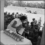 Distribution de lait à Khanga-Sidi-Nadji.