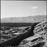 Le mur d'enceinte de Khanga-Sidi-Nadji.