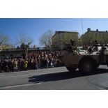 Un VAB du 2e REI (régiment étranger d'infanterie) défile dans les rues au retour de la division Daguet à Nîmes.