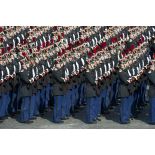 Troupes du régiment d'infanterie de la garde républicaine sur les rangs pour les honneurs lors de la cérémonie du 14 juillet 2011.