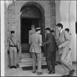 Le général de Gaulle arrive au Palais d'Eté à Alger.