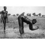 République unie du Cameroun, Yagoua (région Diamaré), 1949. Filles Massa à la baignade.