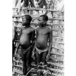 République unie du Cameroun, Bafoussam, 1943. Jeunes filles Bamiléké.