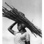 République populaire du Congo. Environs de Brazzaville, 1949. Femme Bacongo.