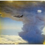 Avion bombardier Vautour volant près du nuage nucléaire du tir Canopus à Fangataufa.