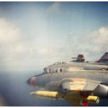 Vol d'avions bombardiers Vautour équipés de missiles contenant les prélèvements du tir Canopus à Fangataufa.