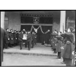 Piquet d'honneur à la sortie du cercueil du capitaine Charles de l'hôpital du Val-de-Grâce.