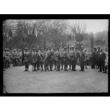 Paris, Le défilé du 14 juillet 1919. Le officiers et les drapeaux du 4e corps d'armée. [légende d'origine]