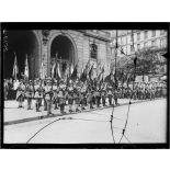 Paris, Le défilé du 14 juillet 1919. Les drapeaux du 11e corps d'armée. [légende d'origine]