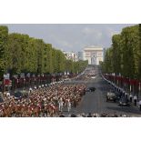 Arrivée du VLRA du président de la République et du CEMA escorté par la musique et le régiment de cavalerie de la Garde républicaine lors de la cérémonie du 14 juillet 2011.