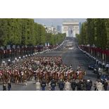 Arrivée du VLRA du président de la République et du CEMA escorté par le régiment de cavalerie de la Garde républicaine lors de la cérémonie du 14 juillet 2011.