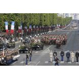 Arrivée du VLRA du président de la République et du CEMA escorté par le régiment de cavalerie de la Garde républicaine lors de la cérémonie du 14 juillet 2011.