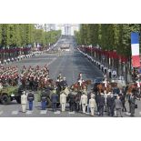 Arrivée du VLRA du président de la République et du CEMA escorté par le régiment de cavalerie de la Garde républicaine lors de la cérémonie du 14 juillet 2011.