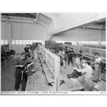 L'atelier d'ajustage pour l'école d'apprentissage de l'Atelier Industriel de l'Air à Maison Blanche.