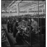 Montage des moteurs à l'Atelier Industriel de l'Air de Maison Blanche.