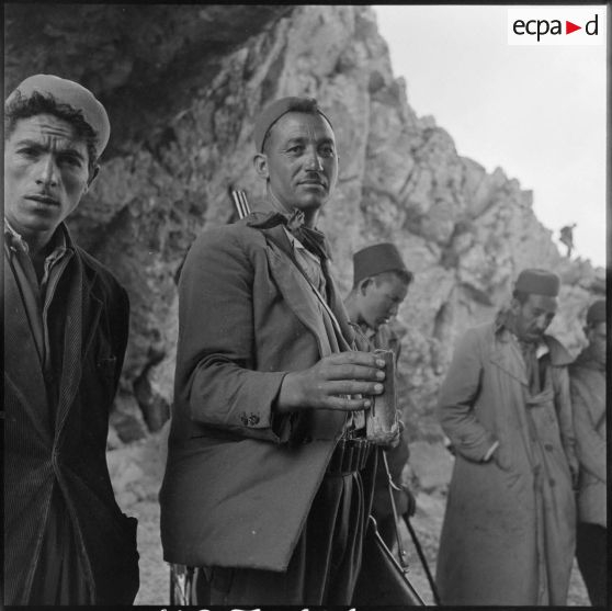 Des éléments de la harka de Ali Ben Athman lors de l'opération Espérance.