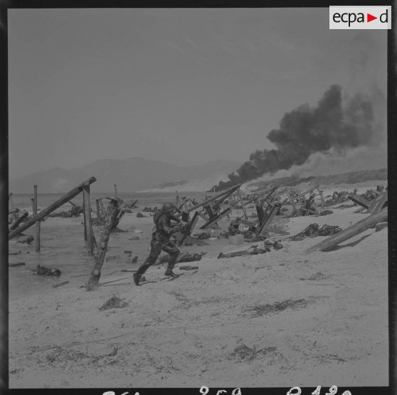 Sur le tournage du film Le jour le plus long. Phase de débarquement des militaires américains du corps des Marines.