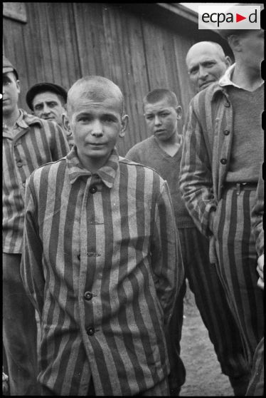 Déportés récemment libérés du camp de Vaihingen.