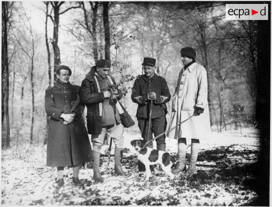 Dr&ocirc;le de guerre. Septembre 1939 - mai 1940. [l&eacute;gende d'origine]
