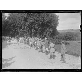 ImagesDéfense Bouilly. Marne. Château de Commétreuil. Fête du groupe