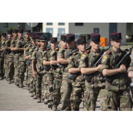 ImagesDéfense Défilé des artilleurs du 40e régiment d'artillerie (40e