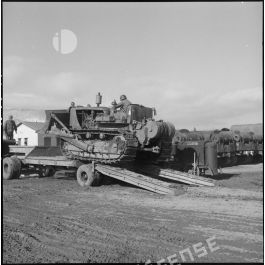 Charles ROLLET, Tracteur chenillé avec sa remorque de tra