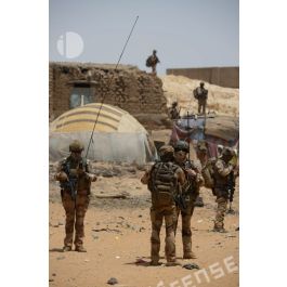 ImagesDéfense Un groupe de soldats du 126e régiment d'infanterie