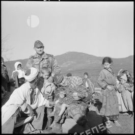 ImagesDéfense - Evacuation de la population d'un village de Kabylie par ...