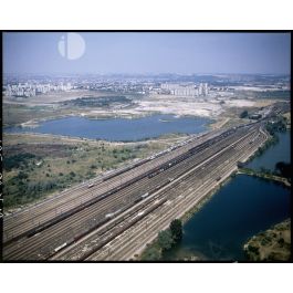 ImagesDéfense Valenton (94). Vue sur la gare de triage et sur les