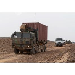 ImagesDéfense - PPLOG (porteur polyvalent logistique) dans une colonne