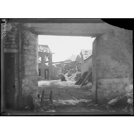 ImagesDéfense Pouillon, Marne, ferme en ruines. [légende d'origine]