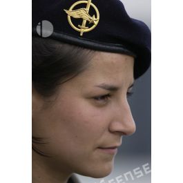 ImagesDéfense - Portrait d'une femme commando de l'air parachutiste du ...