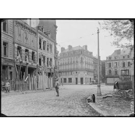 ImagesDéfense Amiens. La place René Goblet. [légende d'origine]