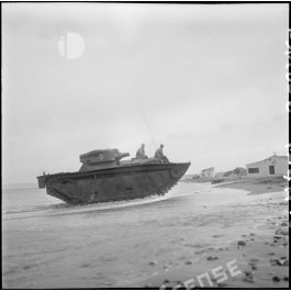 1/35 Tamiya 35136 : Lvtp7-a1 Usmc Blinde Chenille Amphibie Debarquement