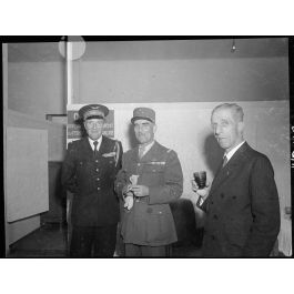 ImagesDéfense - Le général Cornet commandant de la division de ...