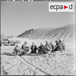 QUIRALU - 1959 - Assez Rare Officier Mehariste A Pied En Calot EUR 42
