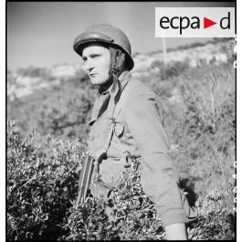 ImagesDéfense - Portrait d'un commando d'Afrique progressant dans le ...