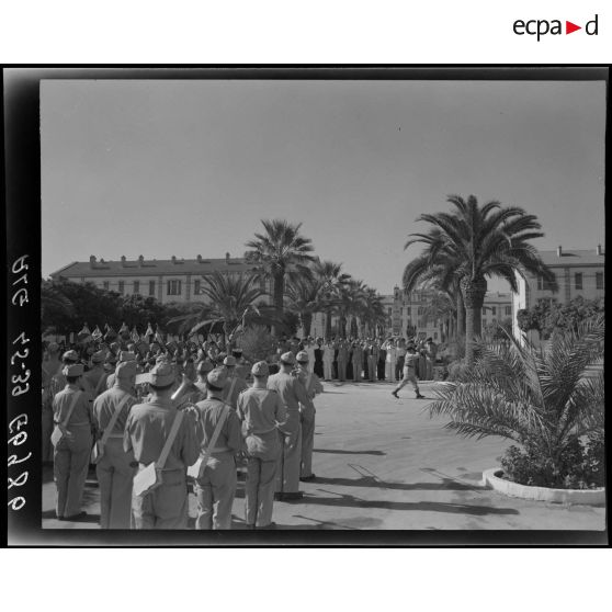 Cérémonie d'inauguration d'une plaque commémorative à la mémoire du général de division Jean Verneau, à Alger.