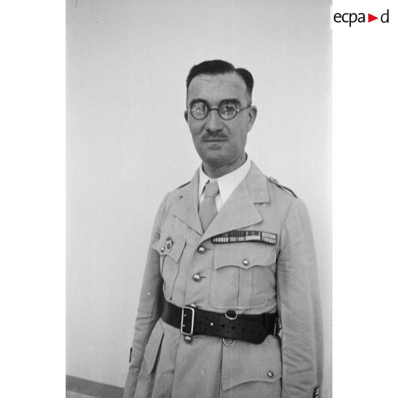 Portrait d'une personnalité militaire, à l'Ecole militaire préparatoire nord-africaine (EMPNA) d'Hammam Righa.