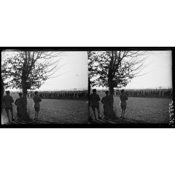 Villaverla (Italie). Revue de la 47e Division d'infanterie française et de la brigade italienne Sassari passée par le roi d'Italie et le général Maistre. Le défilé des troupes italiennes. [légende d'origine]