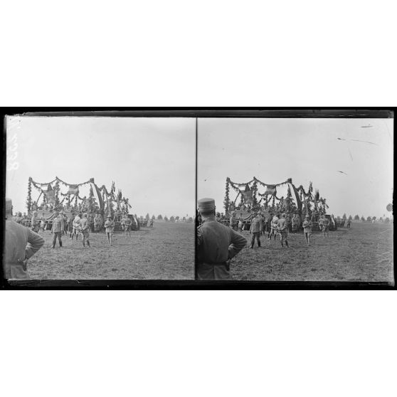 Nove. Revue des troupes ayant combattu sur l'Altipiano. La tribune royale pendant la revue. [légende d'origine]